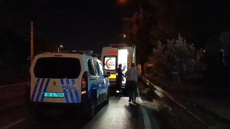 Bursada otomobil ile kamyonet çarpıştı: 2 yaralı