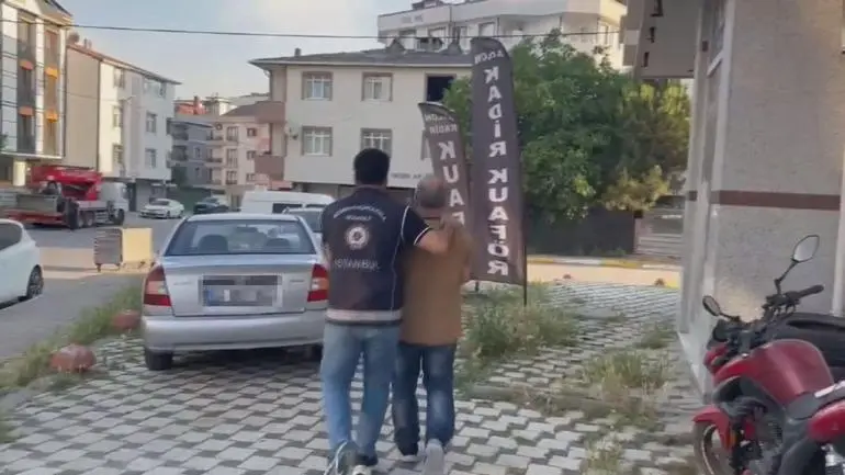 İstanbulda göçmen kaçakçılığı ve sahte belge operasyonu: 18 gözaltı