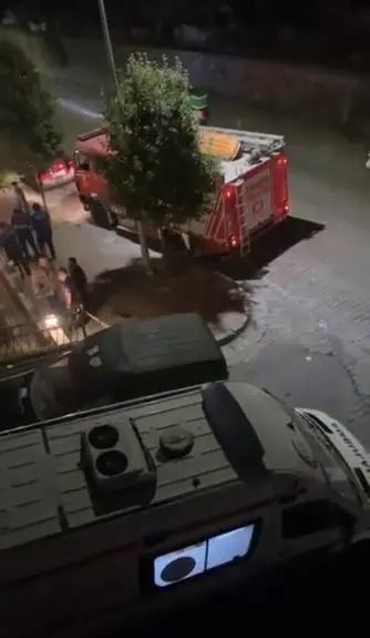 Kağıthane’de demir korkuluklara kabloyla asılı erkek cesedi bulundu