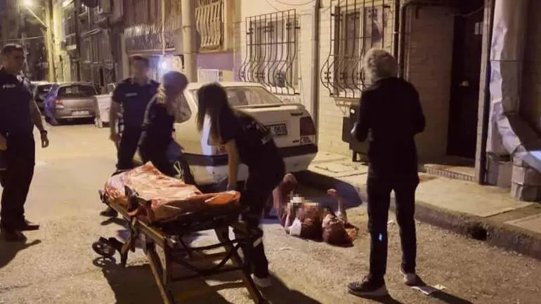 Önce annesini ardından kendini bıçakladı