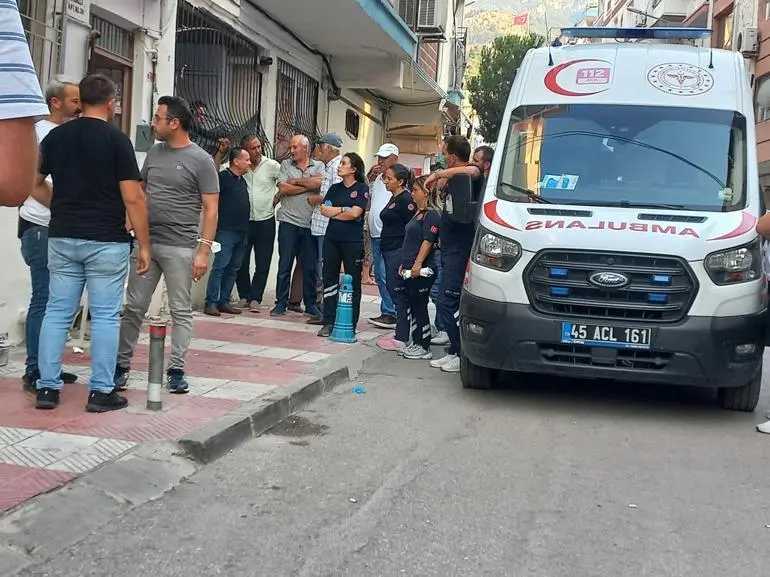 Manisada kötü koku gelen evde, kardeşinin cesediyle 2 gün yaşamış