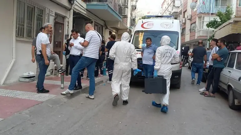 Manisada kötü koku gelen evde, kardeşinin cesediyle 2 gün yaşamış