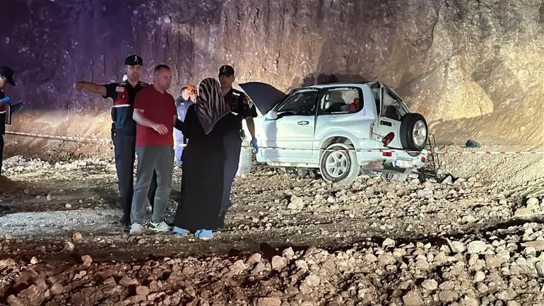 Kontrolden çıkan cip, şarampole yuvarlandı: 2 ölü, 1 yaralı