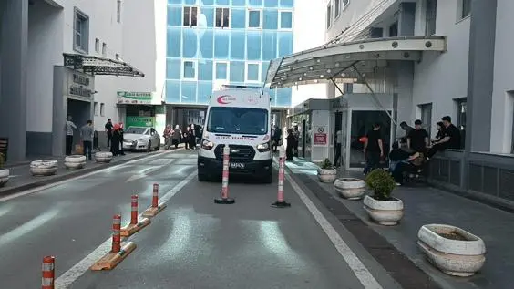 Sokakta yürürken silahlı saldırıya uğrayan kişi öldü