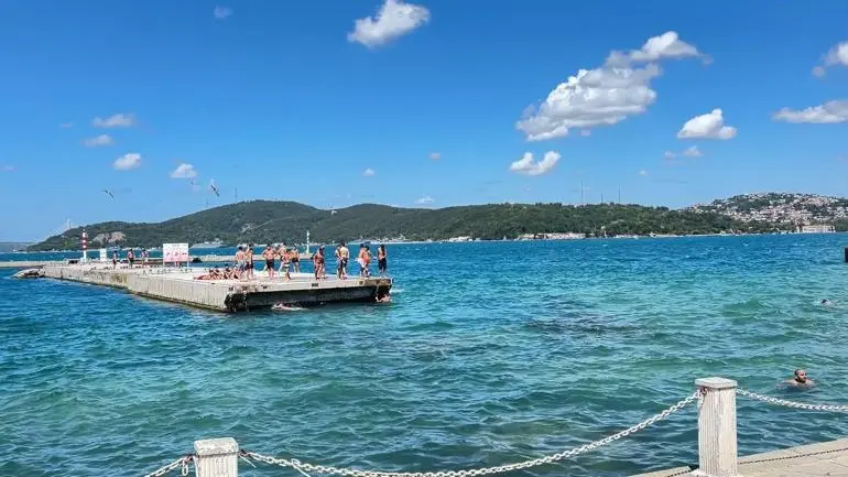 Sarıyerde denizde boğulma tehlikesi geçiren çocuk hastaneye kaldırıldı