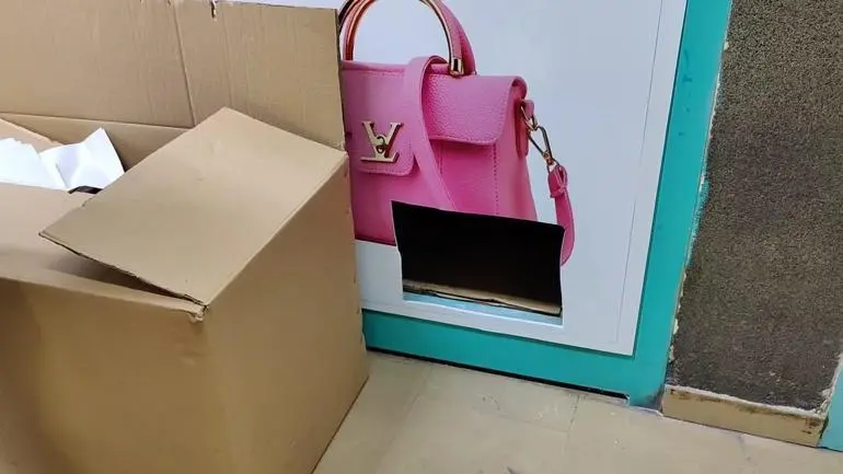 Fatihte kurdukları düzenekle 4 kilogram altını çaldılar: Birkaç kere altın alıp güven sağlamış