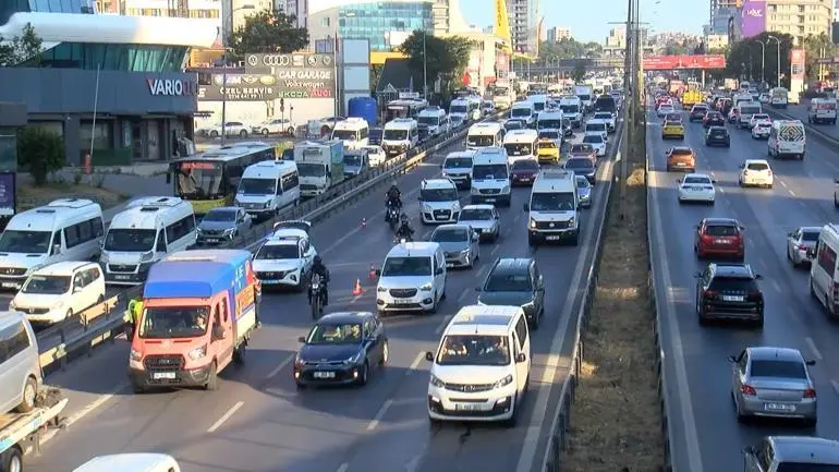 Pendik’te zincirleme kaza: 2 yaralı
