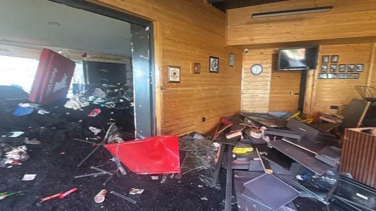 Kömür yüklü TIR, akaryakıt istasyonuna girdi: 1 ölü, 2 yaralı