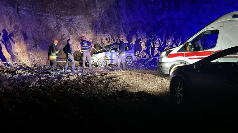 Kontrolden çıkan cip, şarampole yuvarlandı: 2 ölü, 1 yaralı