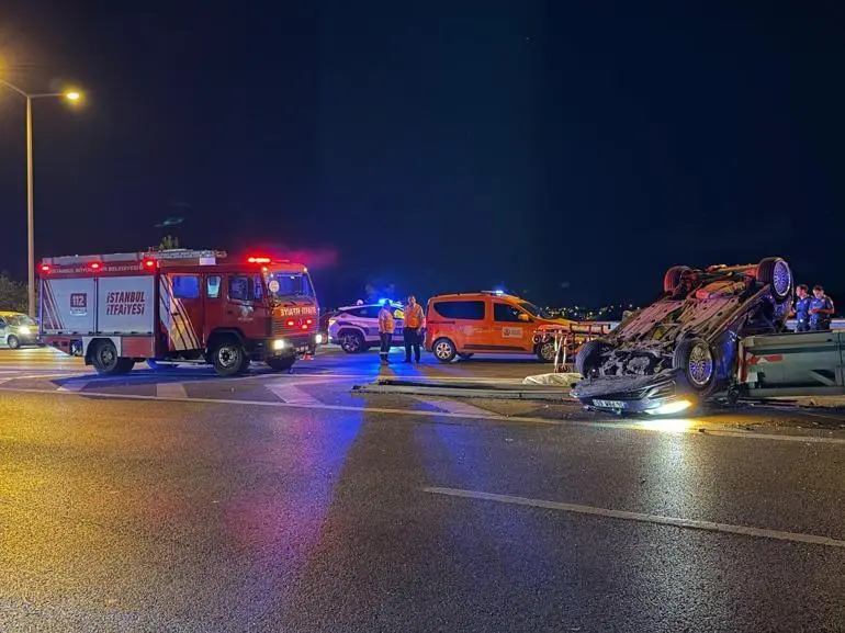 Beykoz’da minibüse çarpan otomobil takla atıp bariyerlere saplandı: 1 ölü, 2 yaralı