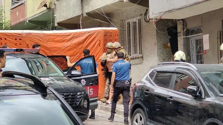 Sultangazide ailesini bıçakla rehin aldı, özel harekat kurtardı