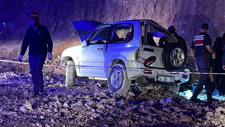 Kontrolden çıkan cip, şarampole yuvarlandı: 2 ölü, 1 yaralı