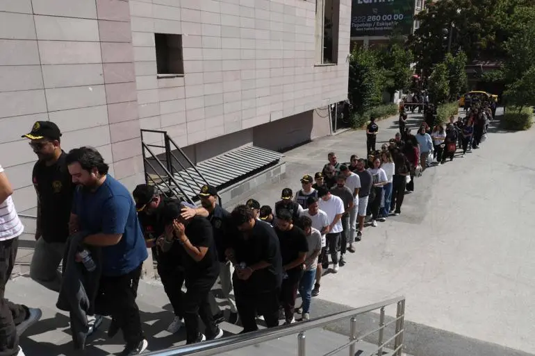 Eskişehir merkezli 116 milyon liralık modem dolandırıcılığında 53 tutuklama