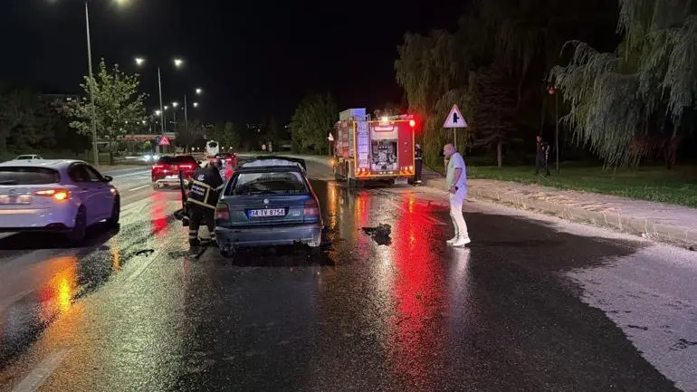 Eskişehir’de seyir halinde alev alan otomobilin sürücüsü yaralandı