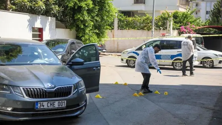 Cinayet öncesi tanınmamak için peruk takmış