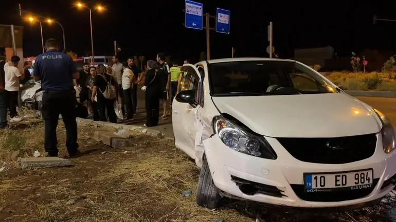 Diyarbakırda otomobiller çarpıştı: 7 yaralı