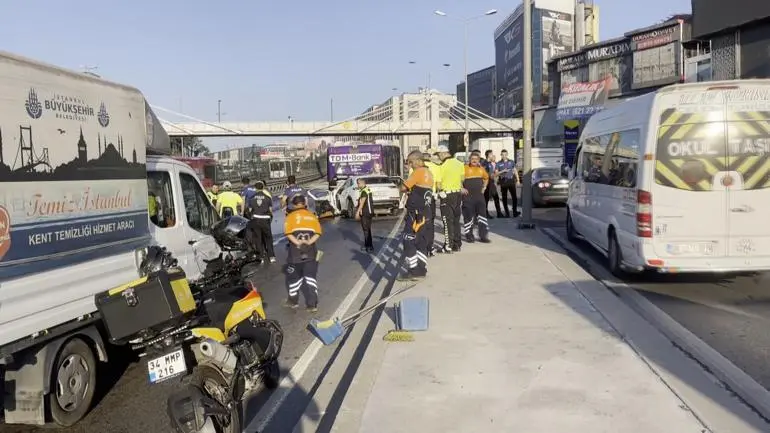 Küçükçekmece D-100de otomobil, İETT otobüsüne çarptı: 3 ölü
