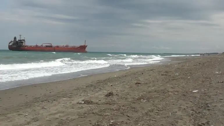 Karadeniz’de dron saldırısına uğrayan tanker, Samsun’da karaya oturdu