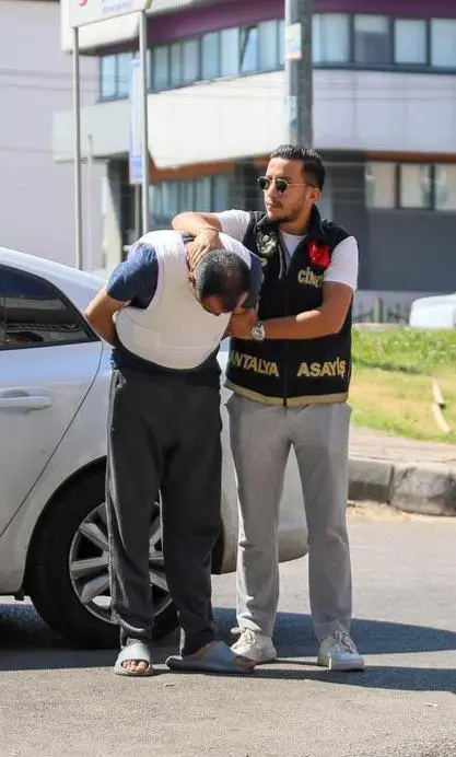 Cinayet öncesi tanınmamak için peruk takmış