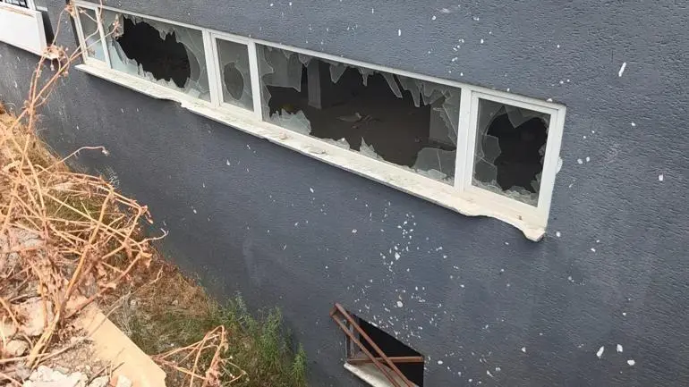 Bahçelievlerde hırsızlık için girdikleri binanın asansör boşluğunda ceset buldular