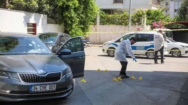 Antalyadaki ailesini ziyarete geldi, 13 el ateş eden saldırgan tarafından öldürüldü