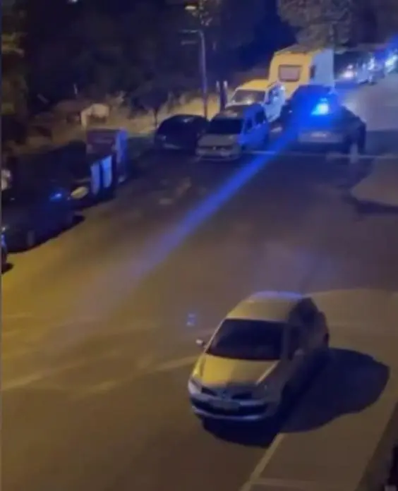 Avcılarda aracına bindiği sırada silahlı saldırıya uğradı