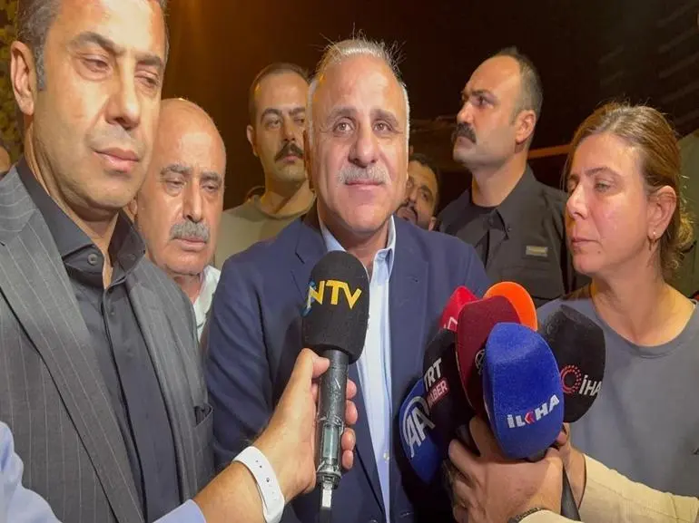 Diyarbakır’da plazada yangın; 5 kişi dumandan etkilendi