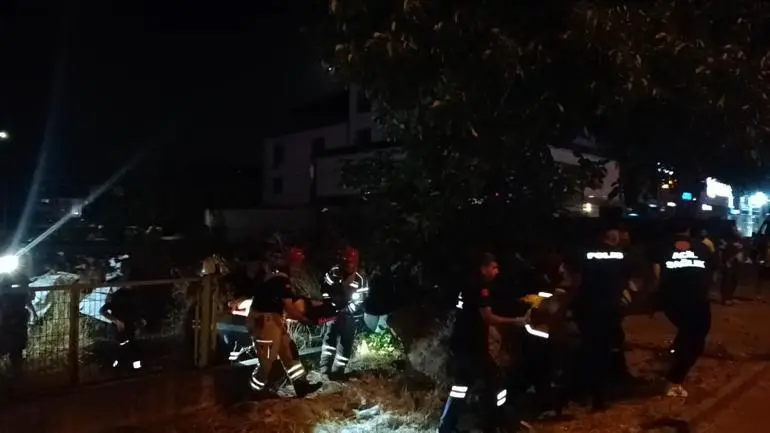 Bursada otomobil araziye savrulup takla attı: 5 yaralı