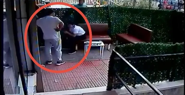 Nefes borusuna cisim kaçan kadın, Heimlich manevrasıyla kurtarıldı; o anlar kamerada