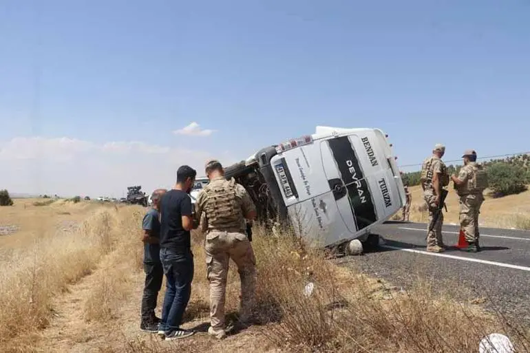 Diyarbakır’da minibüs devrildi: 3 ölü, 11 yaralı