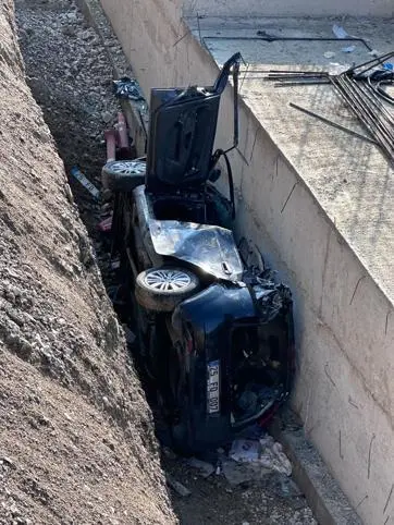 Yol genişletme çalışması yapılan alana uçan otomobildeki 3 kişi öldü