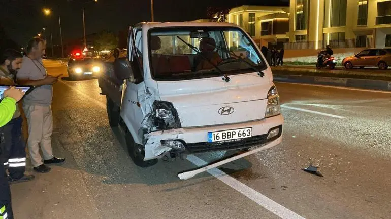 Bursada kamyonetle otomobil çarpıştı: 2 yaralı