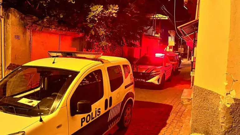 Manisada polisin durdurduğu araçta 65 bin içimlik bonzai ele geçirildi; 1i tutuklama