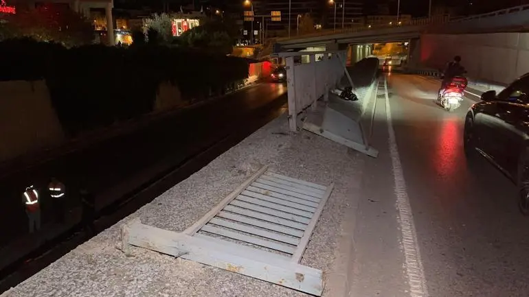 Avcılar’da asfalt kamyonu virajı alamayarak alt geçit yoluna düştü: 1 yaralı