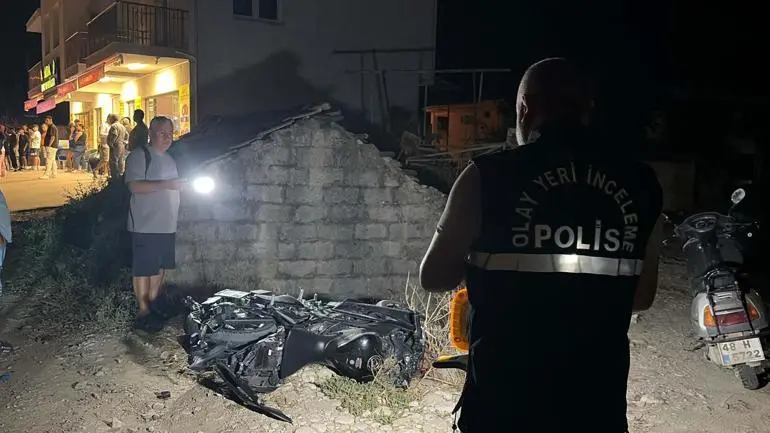 Otomobille çarpışan motosikletteki 2 kişi öldü