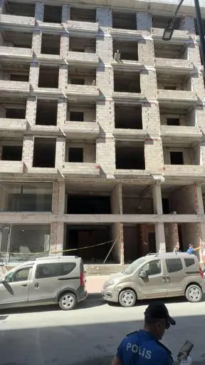 Avcılar’da inşaat halindeki 7 katlı binada erkek cesedi bulundu
