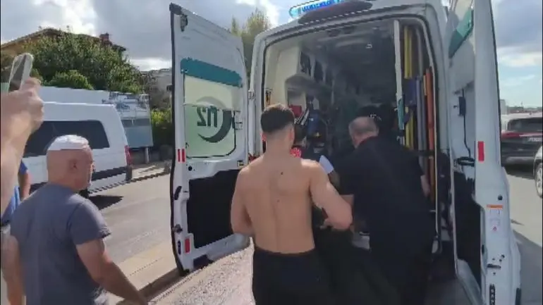 Üsküdarda zıpkınla balık avlayan kişi boğulma tehlikesi geçirdi