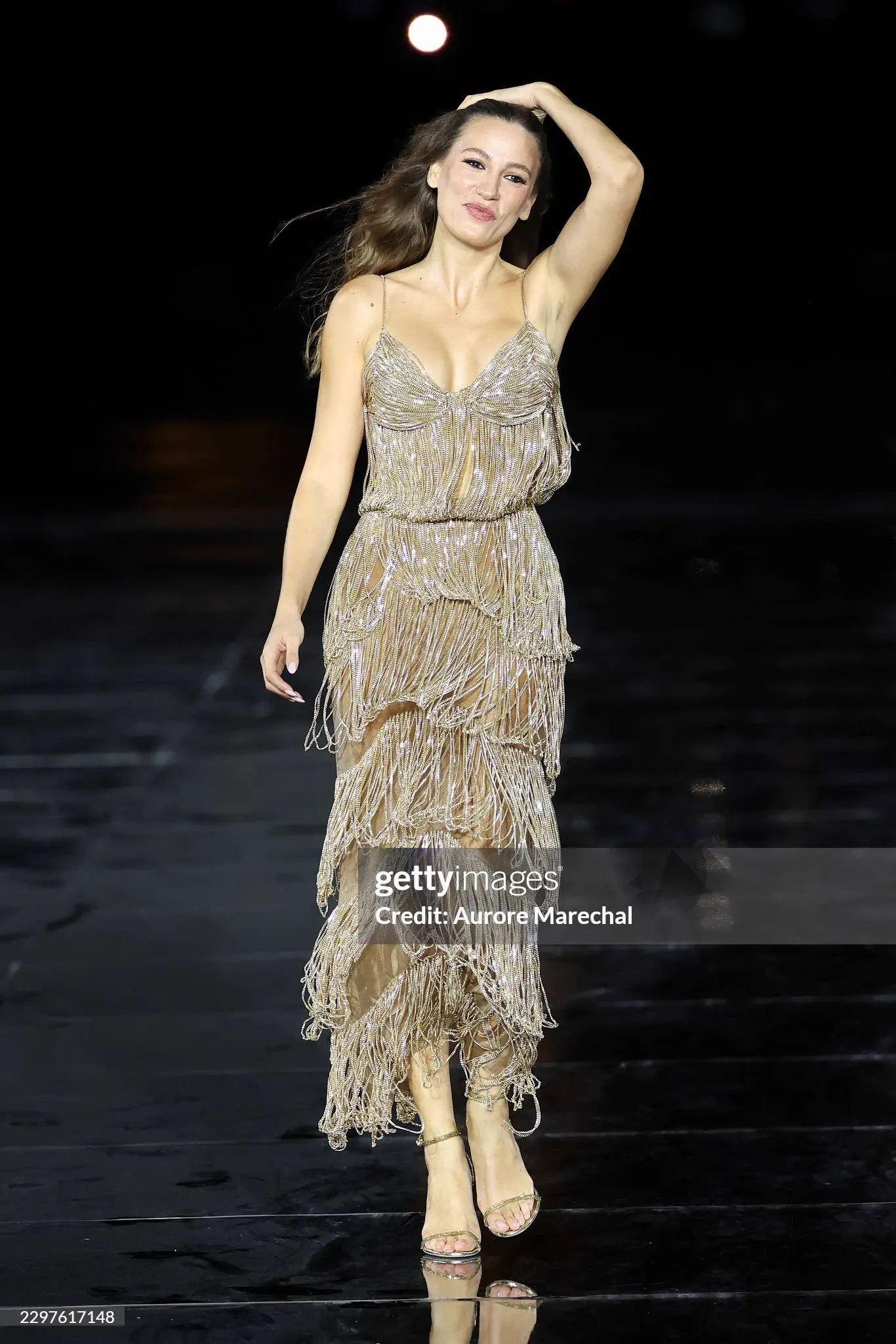 Serenay Sarıkaya Daily on X: "Serenay Sarıkaya, Paris Fashion Week  kapsamında moda haftasının ilk gününde L'Oréal Paris Le Défilé podyumunda  yürüdü!❤️‍🔥 #SerenaySarıkaya" / X