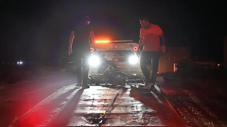 Kırıkkale’de motosiklet trafik levhasına çarptı: 2 yaralı