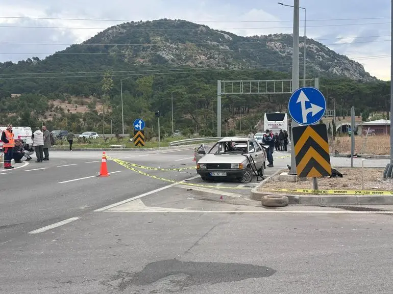 Çanakkalede yolcu otobüsüyle otomobil çarpıştı; 2 ölü
