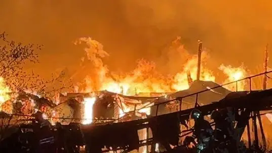 Düzcede kapı fabrikasında yangın