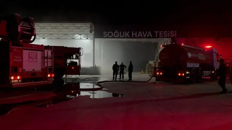 Bursada soğuk hava deposunda yangın