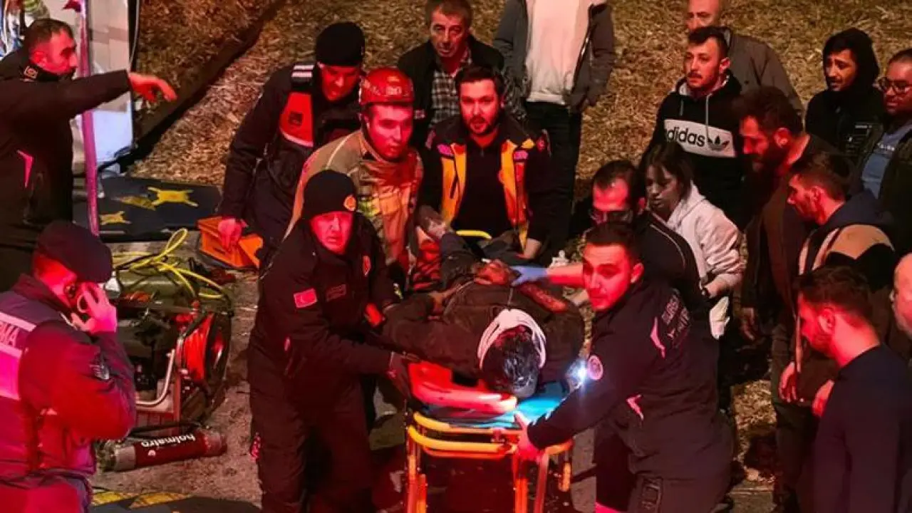 Bursada talaş yüklü TIR devrildi: 1 ölü