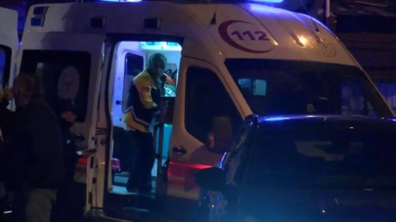 Kadıköyde 4 katlı binada yangın: 1i ağır 8 yaralı