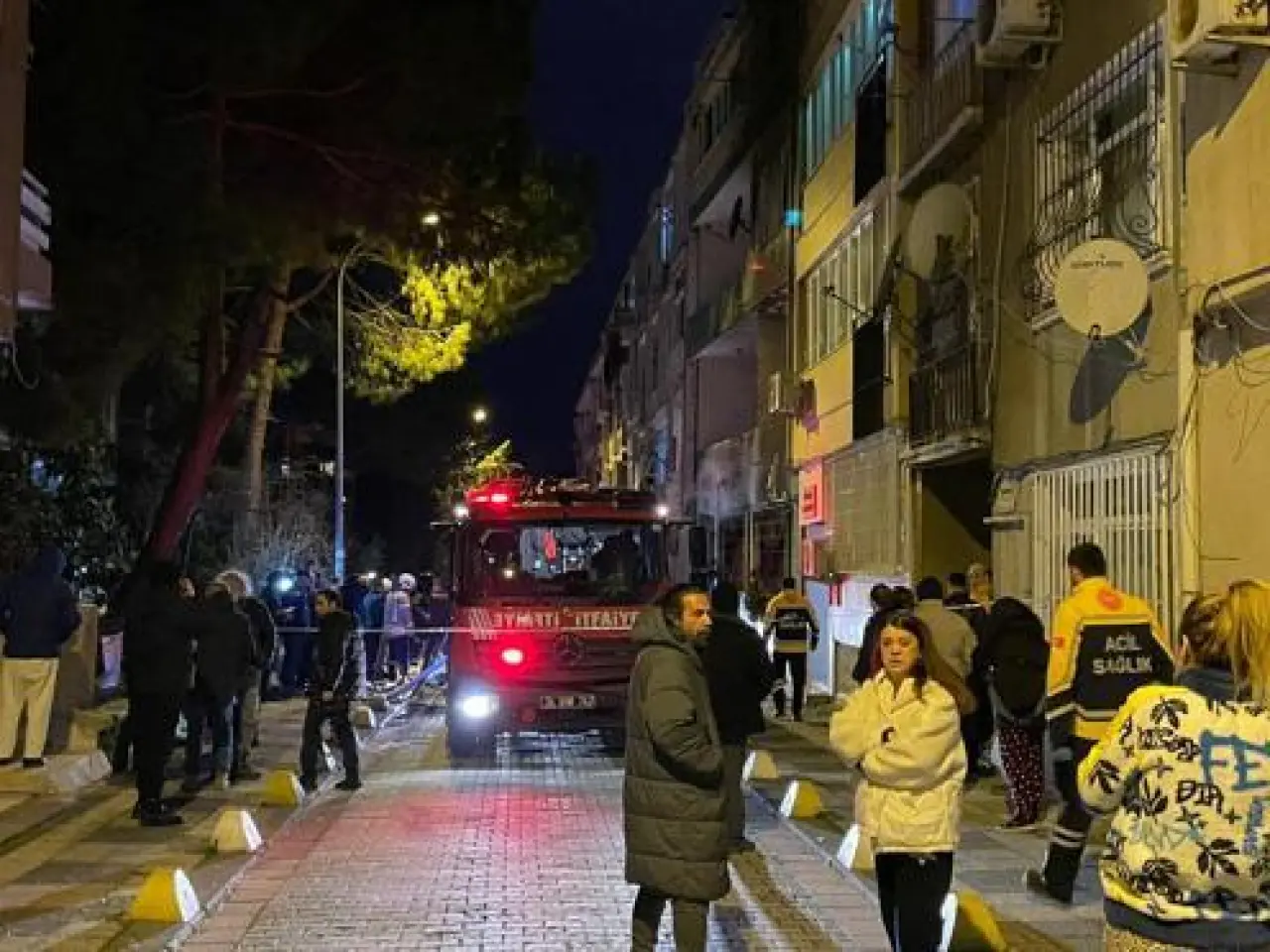 Kadıköyde 4 katlı binada yangın: 1i ağır 8 yaralı