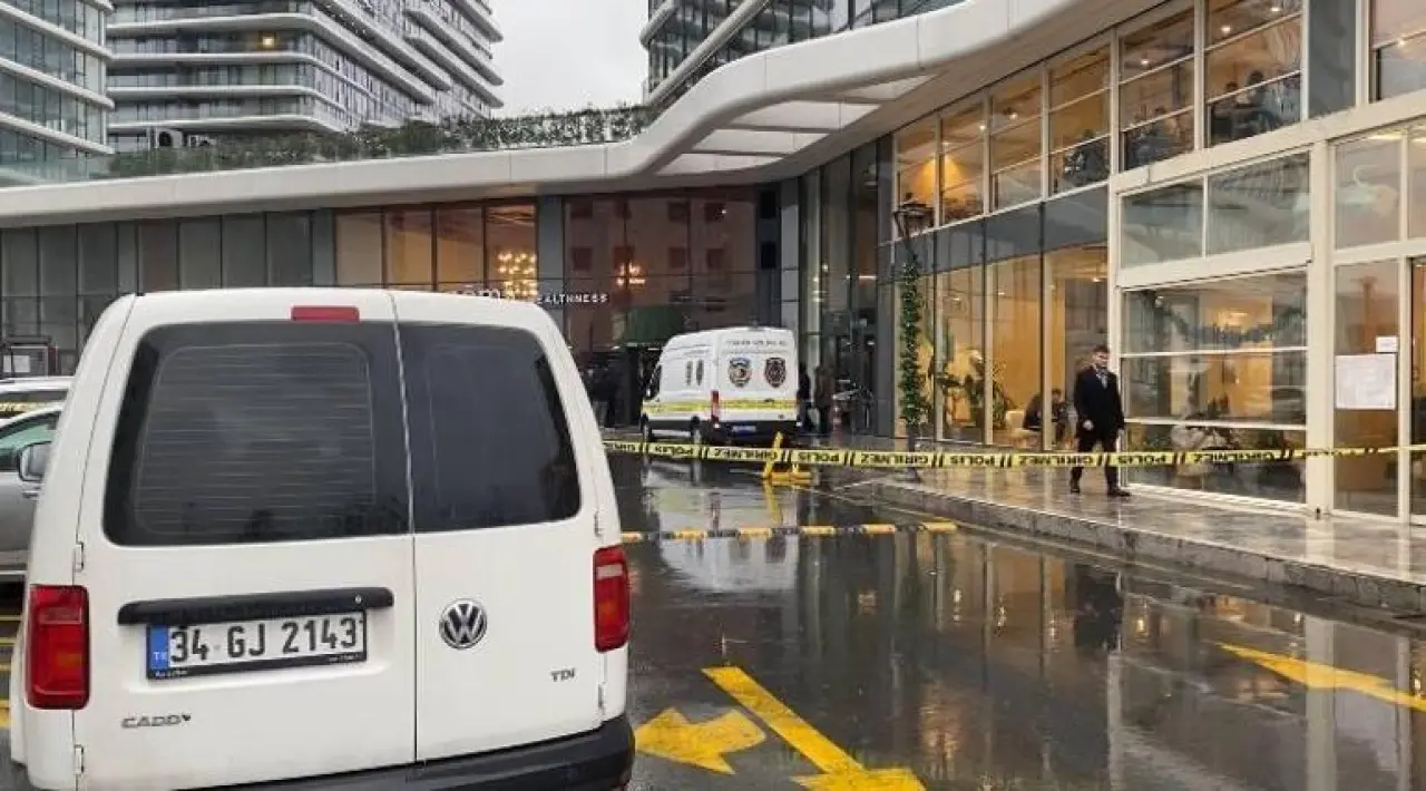 Zeytinburnu’nda siteye bırakılan kargo paketi patladı: 2 yaralı