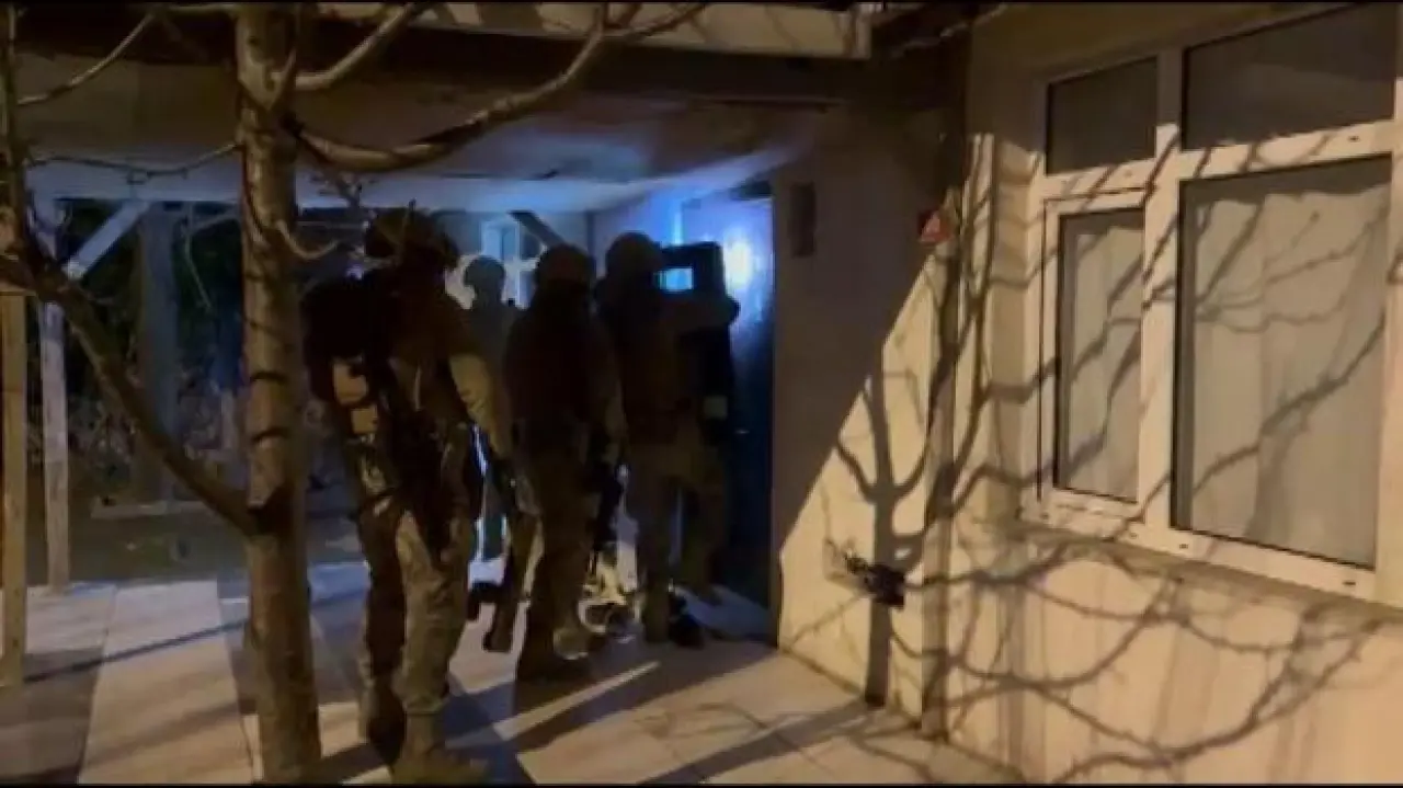 Babasıyla birlikte öldürdüğü annesini gömdükleri yere her ay gidip dua etmiş