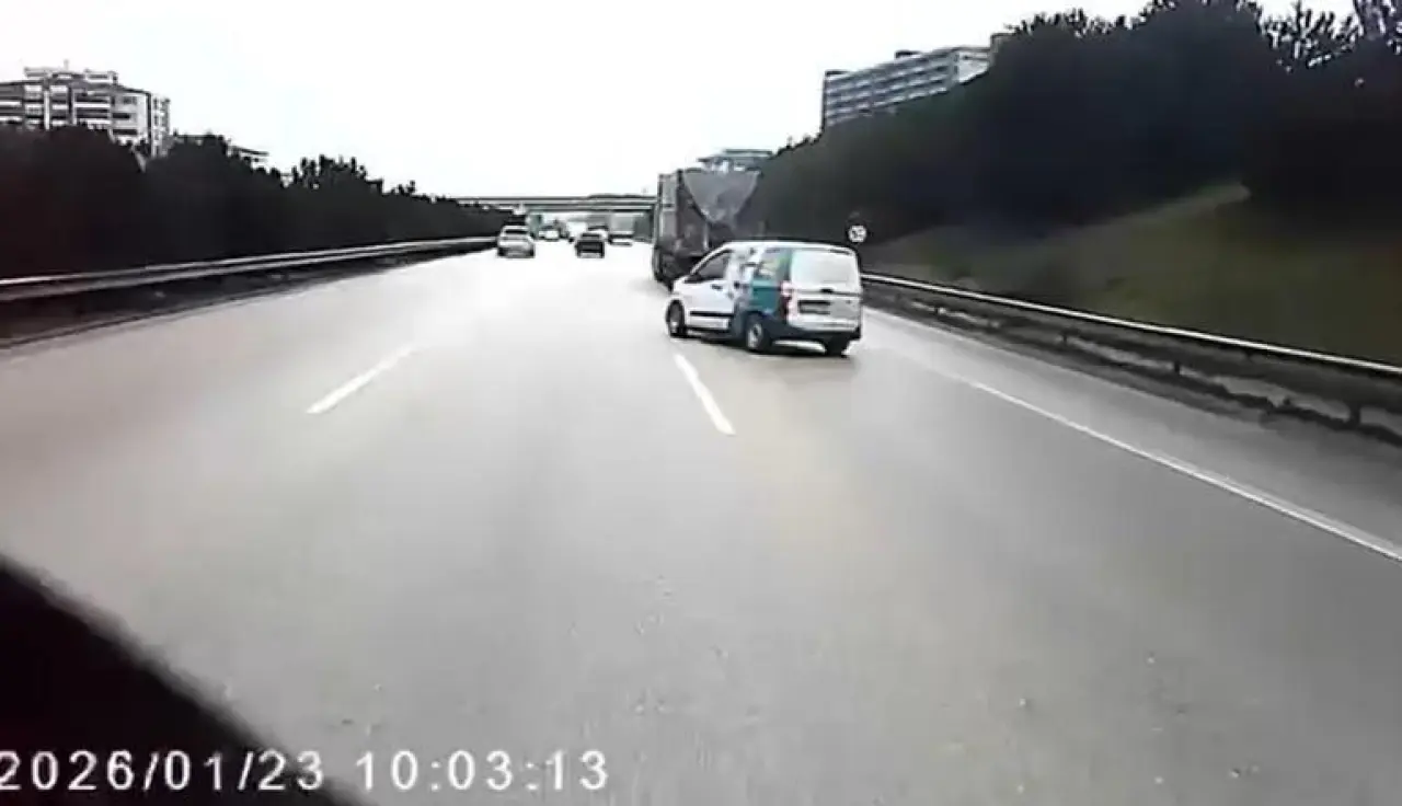 Kontrolünü kaybettiği aracıyla TIR’a çarpmaktan son anda kurtuldu