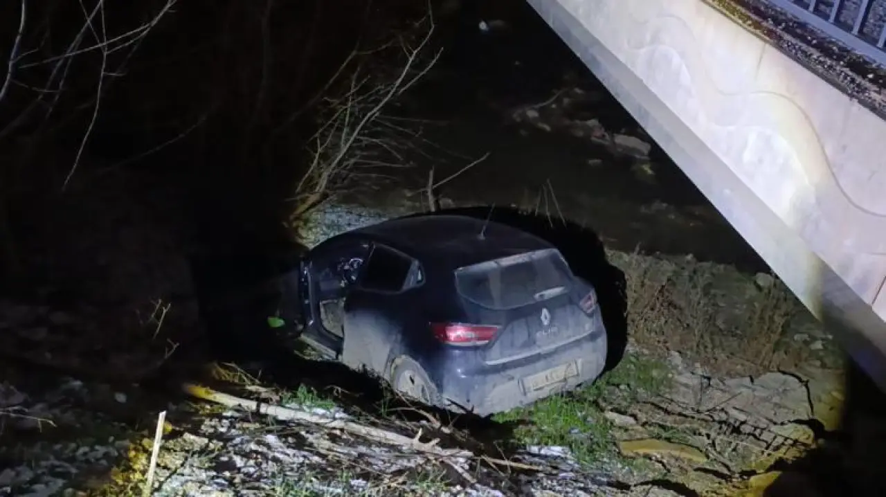 Bursada otomobil dereye düştü: 1 yaralı