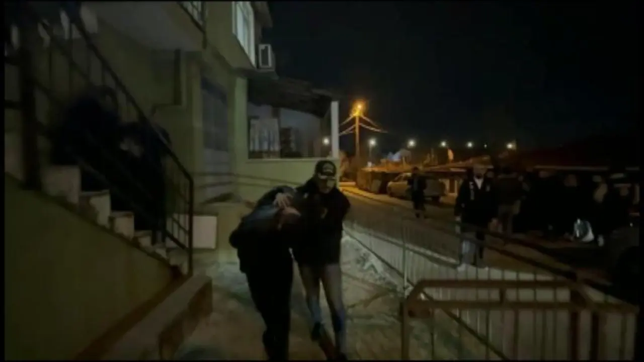 Babasıyla birlikte öldürdüğü annesini gömdükleri yere her ay gidip dua etmiş